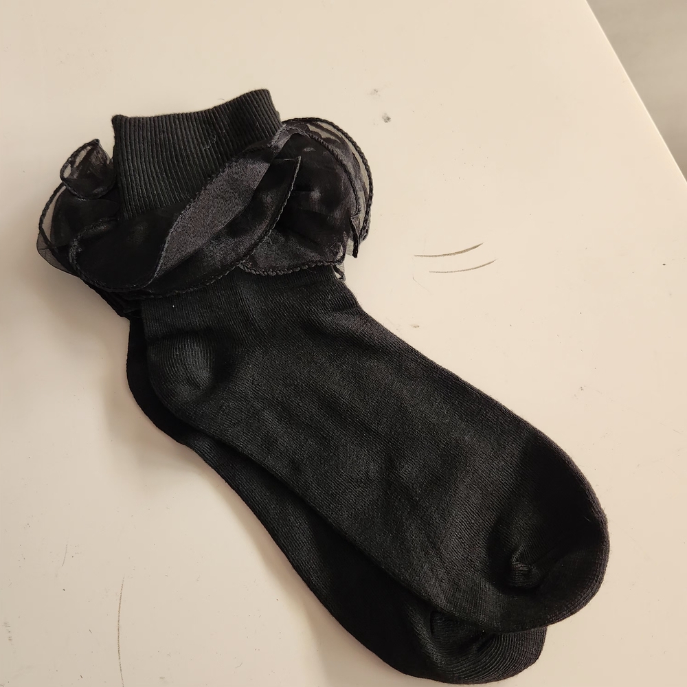 2 Pairs Of Women's Big Ruffle Socks Double Lace Turn Cuff Size 9-11